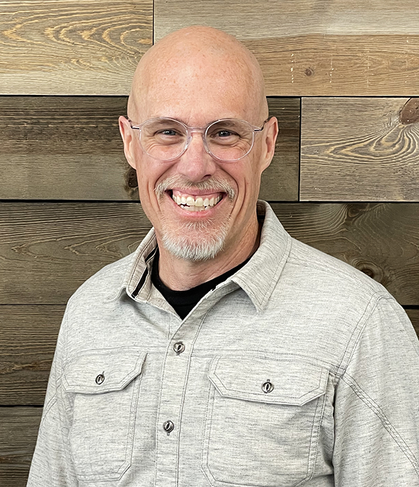 Matt Curtis of Wayne’s Ski & Cycle Wins 2022 Neal Smith Entrepreneur of the Year